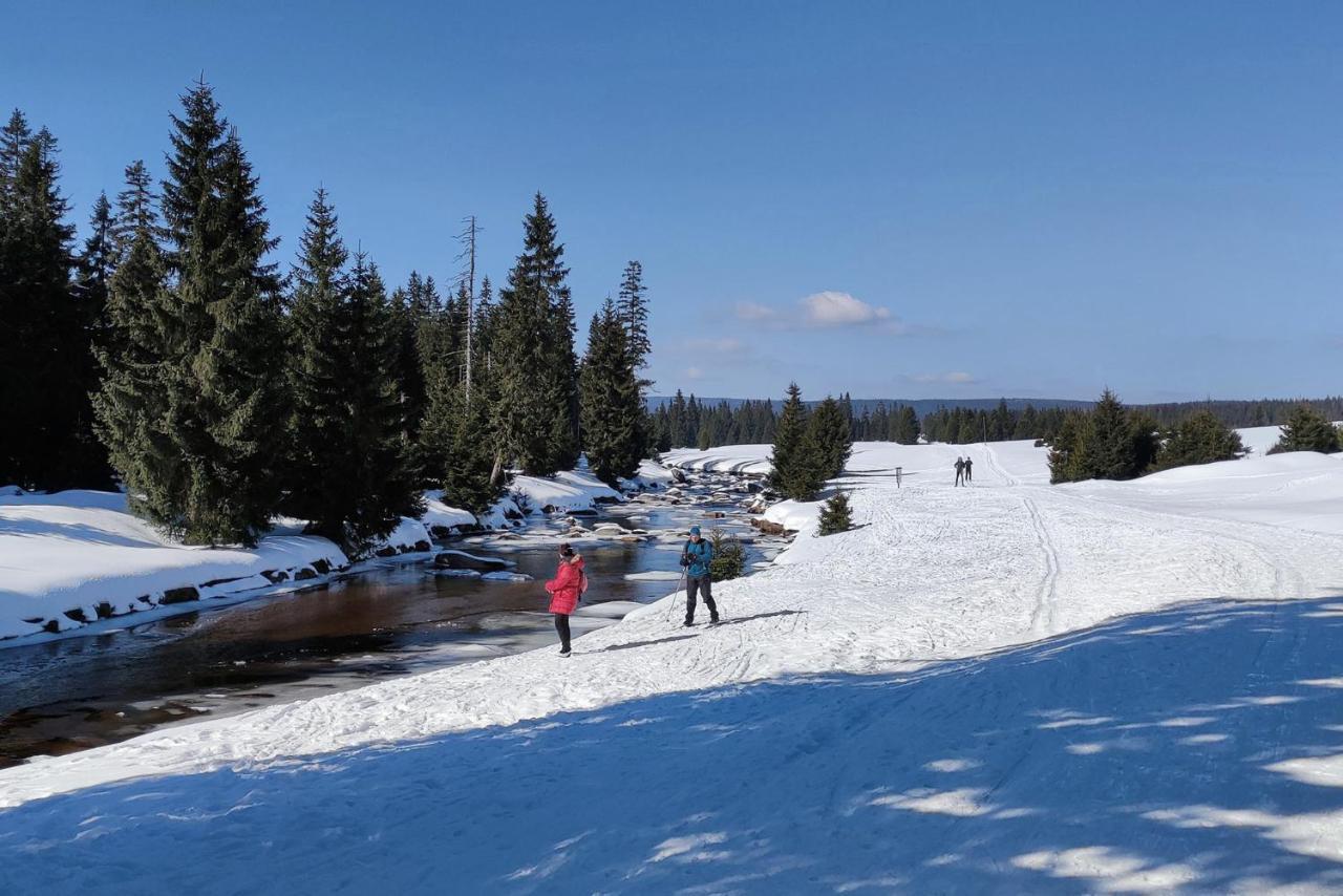 Enjoyharrachov - Atraktivni Slunny Klimatizovany Apartman 14 V Centru Harrachova Se Saunou, Parkovanim, Wifi-Wlan, Sat, Herni Konzoli, Pc S Win 10, Netflix Zdarma A Moznosti Dobijeni Auta S Jedinecnym Vyhledem Na Certovu Horu Se Skokanskymi Mustky Luaran gambar