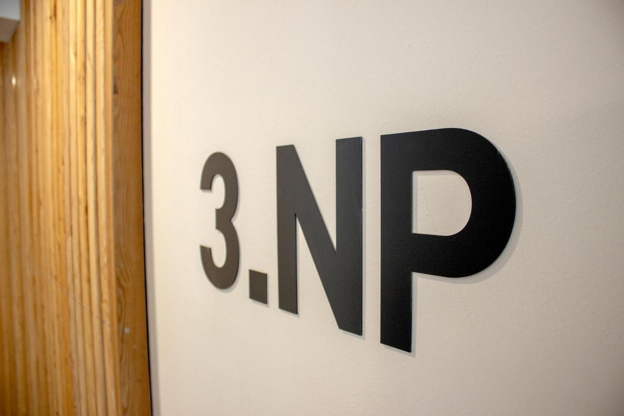 Enjoyharrachov - Atraktivni Slunny Klimatizovany Apartman 14 V Centru Harrachova Se Saunou, Parkovanim, Wifi-Wlan, Sat, Herni Konzoli, Pc S Win 10, Netflix Zdarma A Moznosti Dobijeni Auta S Jedinecnym Vyhledem Na Certovu Horu Se Skokanskymi Mustky Luaran gambar