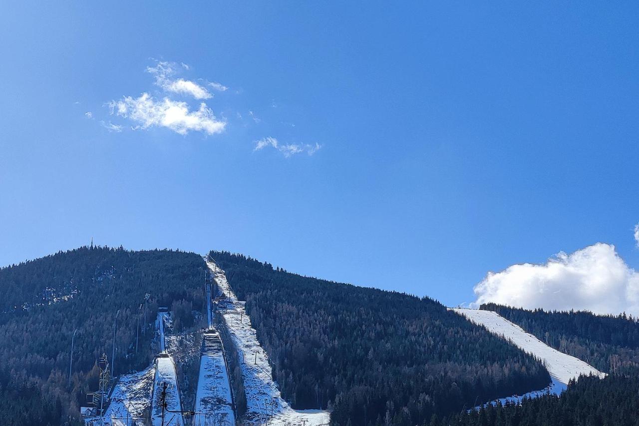 Enjoyharrachov - Atraktivni Slunny Klimatizovany Apartman 14 V Centru Harrachova Se Saunou, Parkovanim, Wifi-Wlan, Sat, Herni Konzoli, Pc S Win 10, Netflix Zdarma A Moznosti Dobijeni Auta S Jedinecnym Vyhledem Na Certovu Horu Se Skokanskymi Mustky Luaran gambar