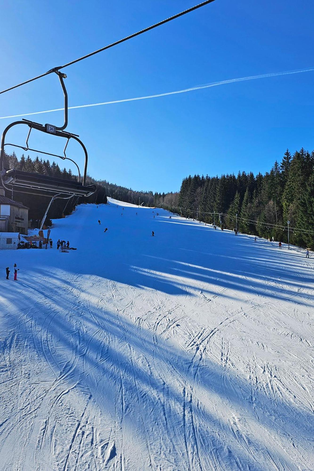 Enjoyharrachov - Atraktivni Slunny Klimatizovany Apartman 14 V Centru Harrachova Se Saunou, Parkovanim, Wifi-Wlan, Sat, Herni Konzoli, Pc S Win 10, Netflix Zdarma A Moznosti Dobijeni Auta S Jedinecnym Vyhledem Na Certovu Horu Se Skokanskymi Mustky Luaran gambar