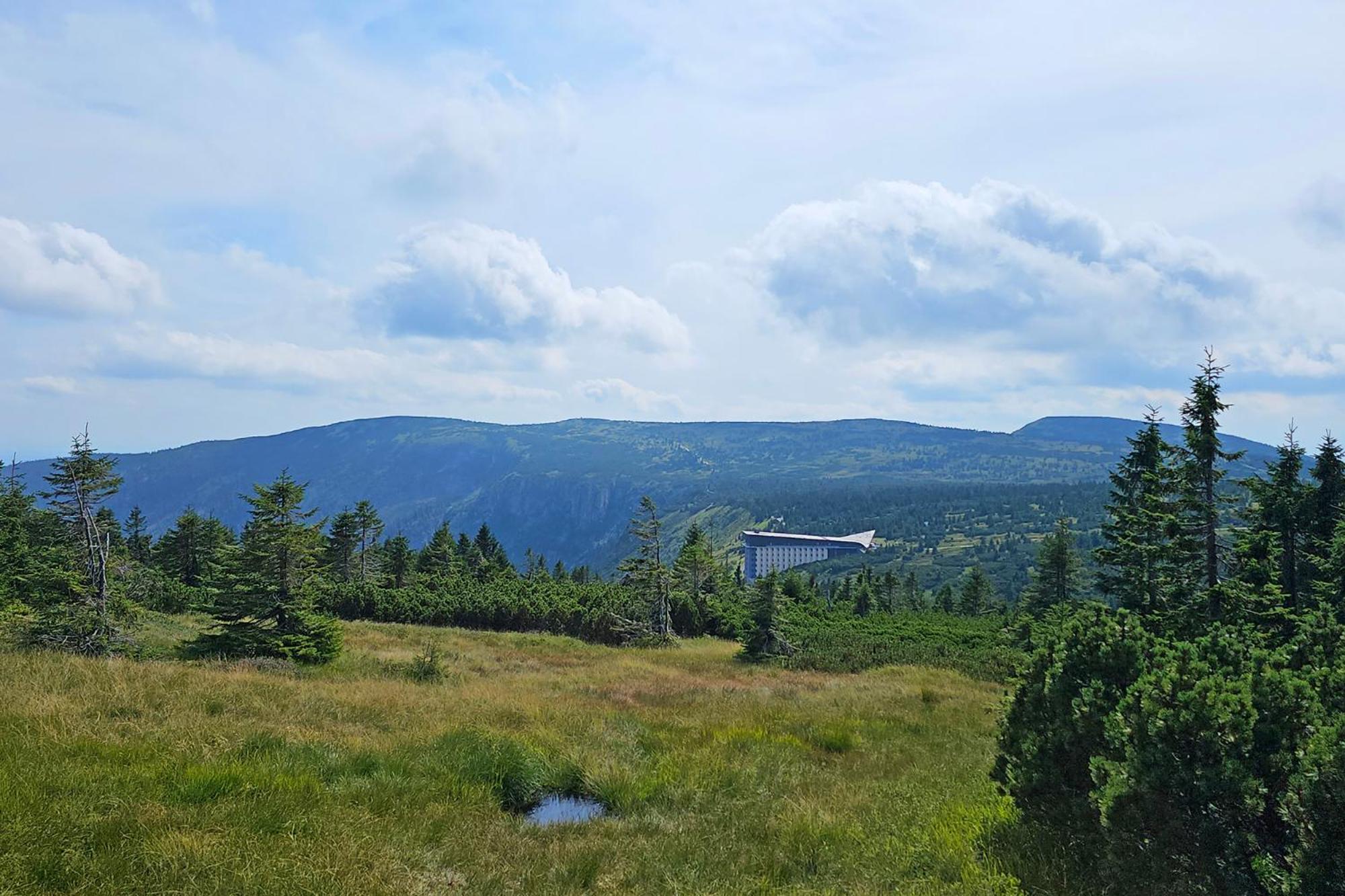 Enjoyharrachov - Atraktivni Slunny Klimatizovany Apartman 14 V Centru Harrachova Se Saunou, Parkovanim, Wifi-Wlan, Sat, Herni Konzoli, Pc S Win 10, Netflix Zdarma A Moznosti Dobijeni Auta S Jedinecnym Vyhledem Na Certovu Horu Se Skokanskymi Mustky Luaran gambar