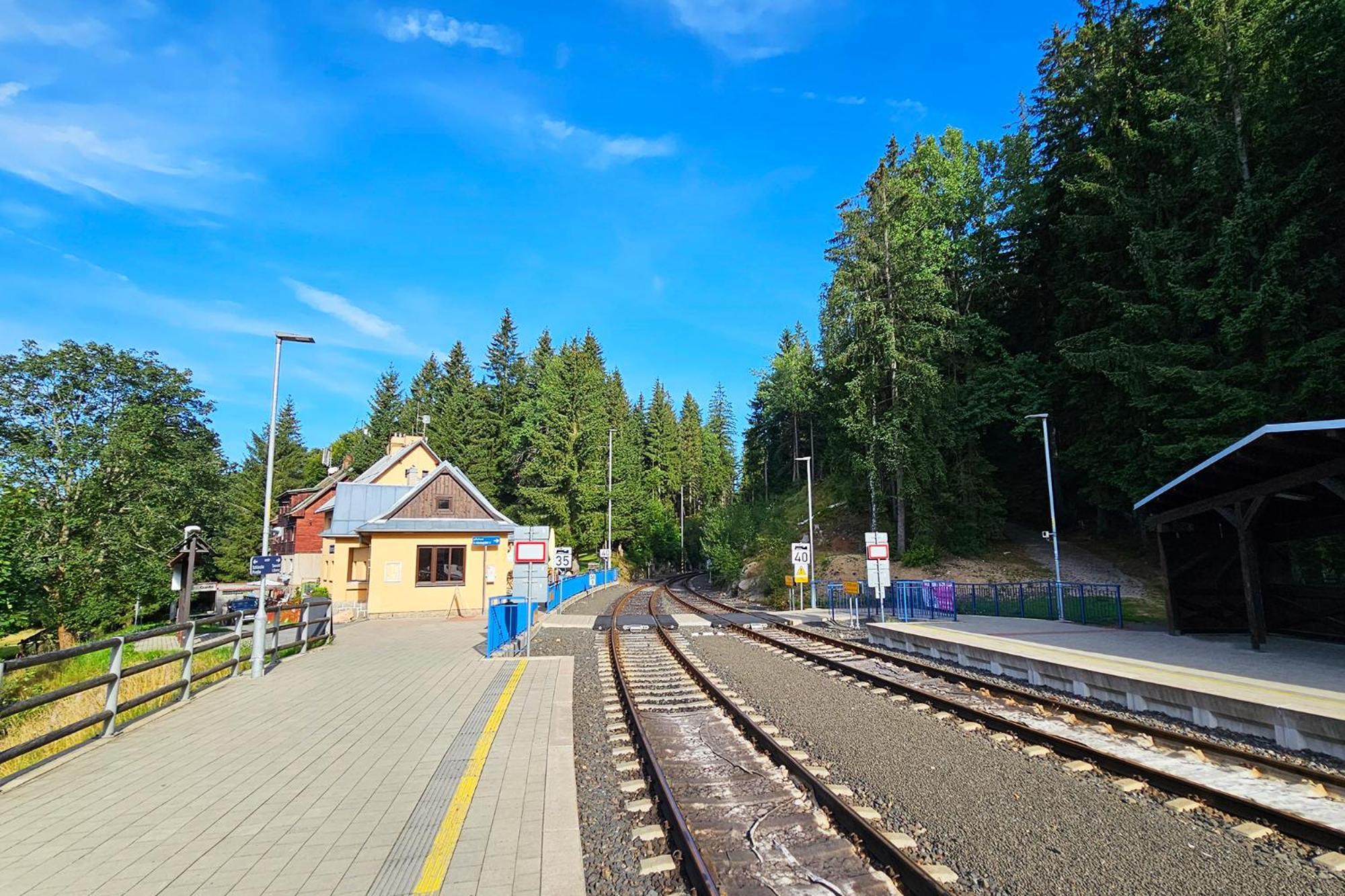 Enjoyharrachov - Atraktivni Slunny Klimatizovany Apartman 14 V Centru Harrachova Se Saunou, Parkovanim, Wifi-Wlan, Sat, Herni Konzoli, Pc S Win 10, Netflix Zdarma A Moznosti Dobijeni Auta S Jedinecnym Vyhledem Na Certovu Horu Se Skokanskymi Mustky Luaran gambar