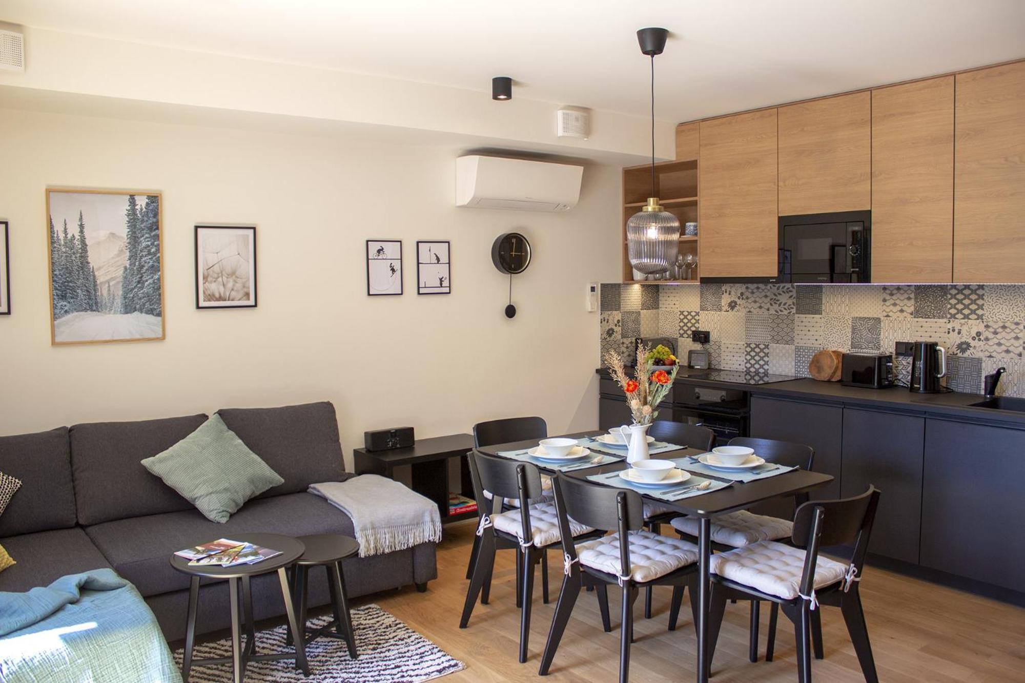 Enjoyharrachov - Atraktivni Slunny Klimatizovany Apartman 14 V Centru Harrachova Se Saunou, Parkovanim, Wifi-Wlan, Sat, Herni Konzoli, Pc S Win 10, Netflix Zdarma A Moznosti Dobijeni Auta S Jedinecnym Vyhledem Na Certovu Horu Se Skokanskymi Mustky Luaran gambar