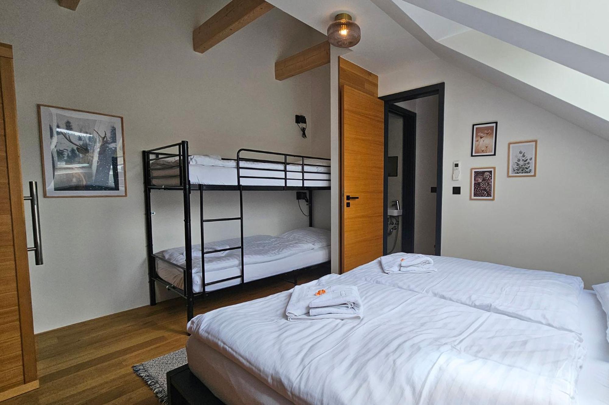 Enjoyharrachov - Atraktivni Slunny Klimatizovany Apartman 14 V Centru Harrachova Se Saunou, Parkovanim, Wifi-Wlan, Sat, Herni Konzoli, Pc S Win 10, Netflix Zdarma A Moznosti Dobijeni Auta S Jedinecnym Vyhledem Na Certovu Horu Se Skokanskymi Mustky Luaran gambar